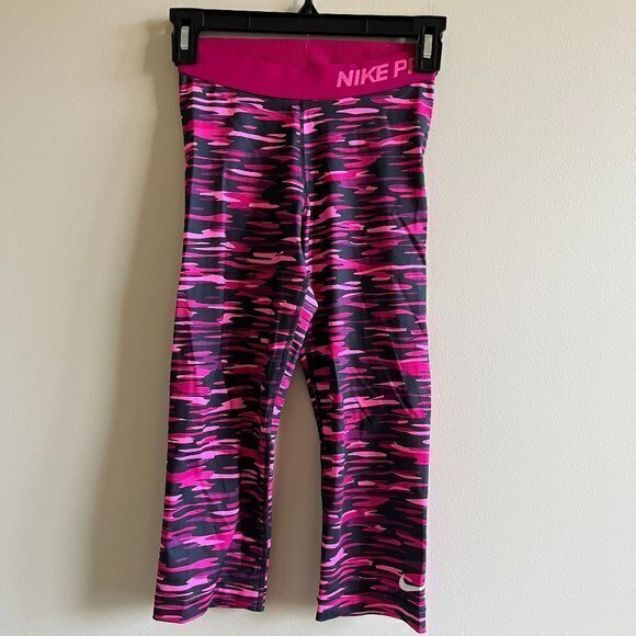 NIKE PRO Pink Camo Dri-Fit Capri Leggings Pants Womens Size XS Athletic Yoga - Picture 3 of 7